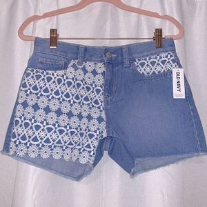 Old navy light wash lace cut off shorts‎